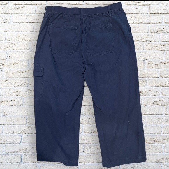 NWT Gloria Vanderbilt Navy Blue Cargo Capri Pants Size Large - Picture 2 of 4